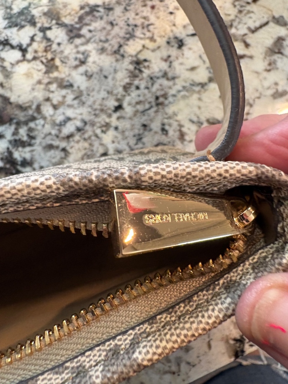 ✨ NWT Michael Kors Signature Logo Center Stripe Belt Bag Fanny Pack - Size S/M ✨ - Picture 12 of 16